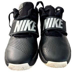 Nike Team Hustle D8 Leather 881951-001 Youth Size 4Y Round Toe Lace Up and Hook